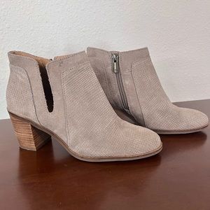 Lucky Brand sz 7 Ponic Oil Suede Ankle Boots Booties Taupe Cinder Women's